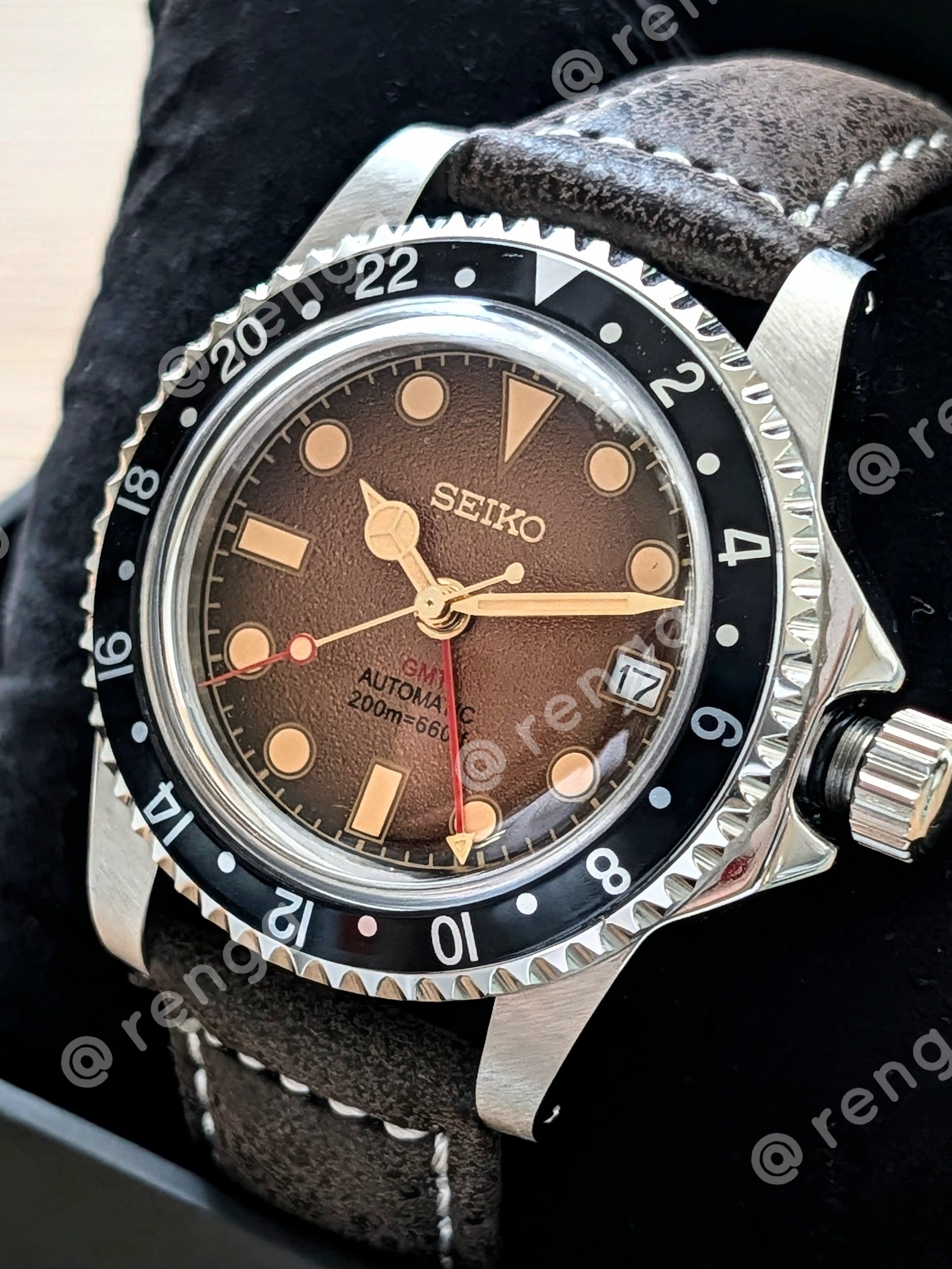 Seiko Vintage Brown Dial Gmt Automatic Mod Watch With Black Bezel 24jewels